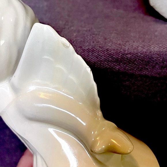 Christmas Mid Century Porcelain Kissing Angels - Picture 4 of 5